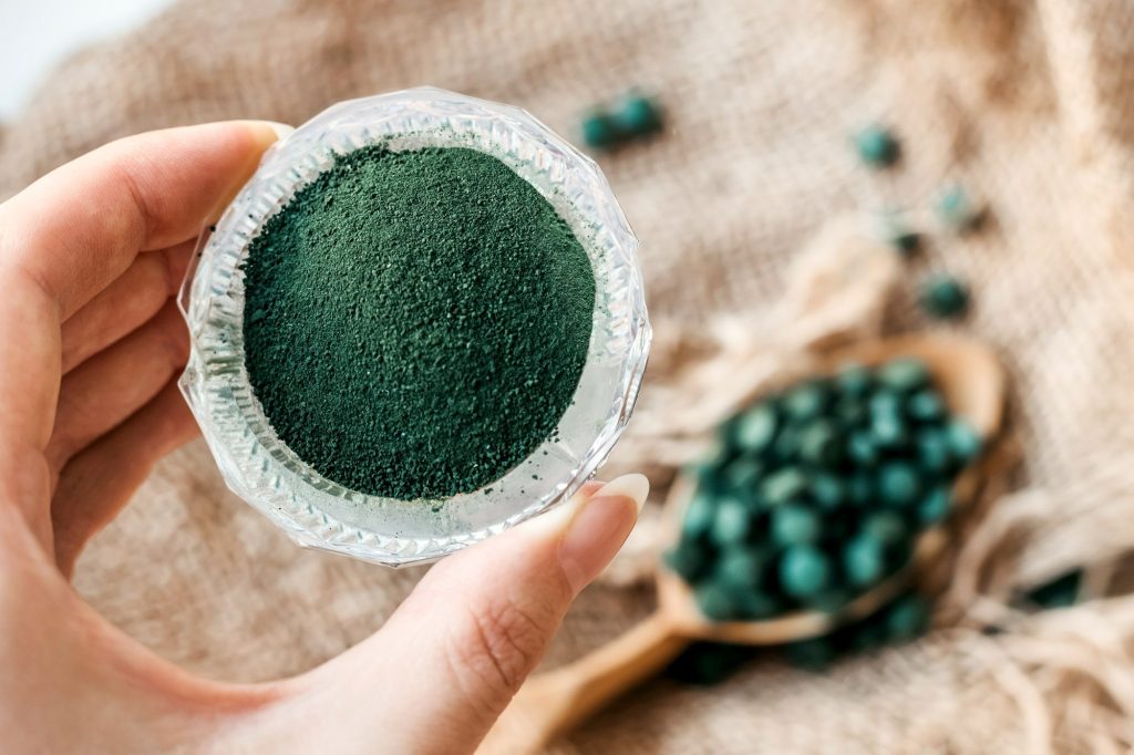 Spirulina podporuje chudnutie: znižuje hlad, zrýchľuje metabolizmus