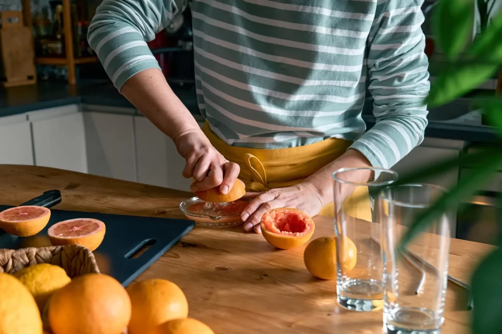 Grapefruit je možné konzumovať samostatne alebo vo forme šťavy.