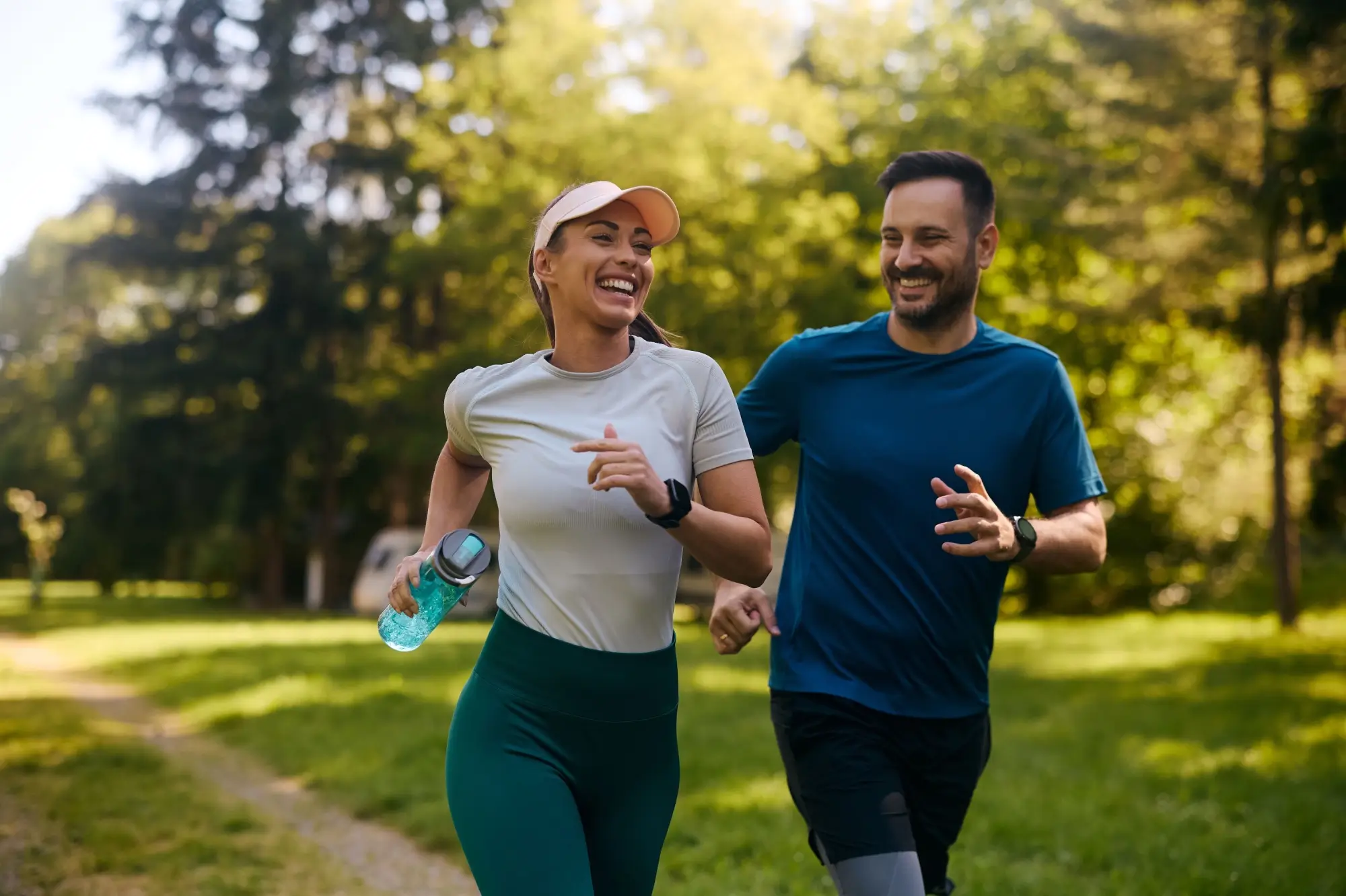 Muž a žena jogging 