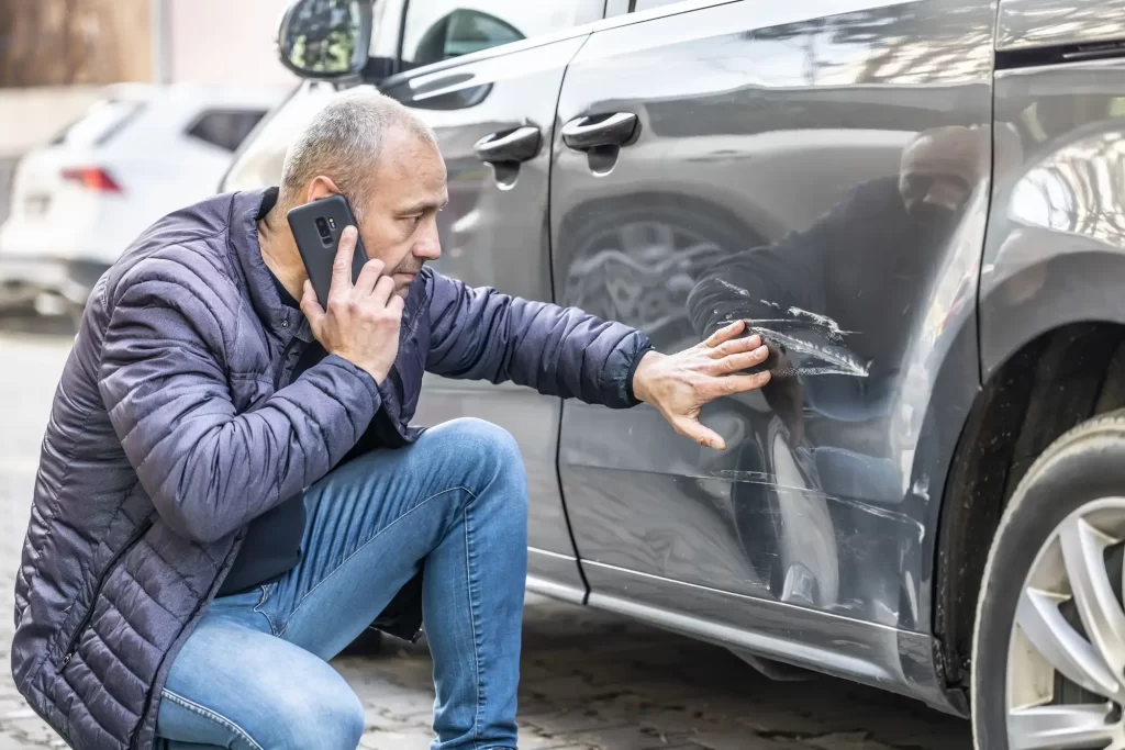 Tu je to, čo robiť, keď niekto narazí do vášho auta na parkovisku: „Mnoho ľudí robí veľkú chybu“