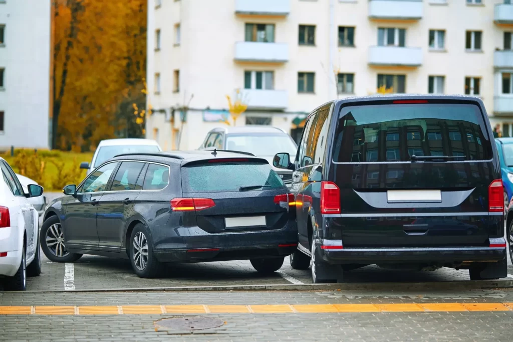 Tu je to, čo robiť, keď niekto narazí do vášho auta na parkovisku: „Mnoho ľudí robí veľkú chybu“