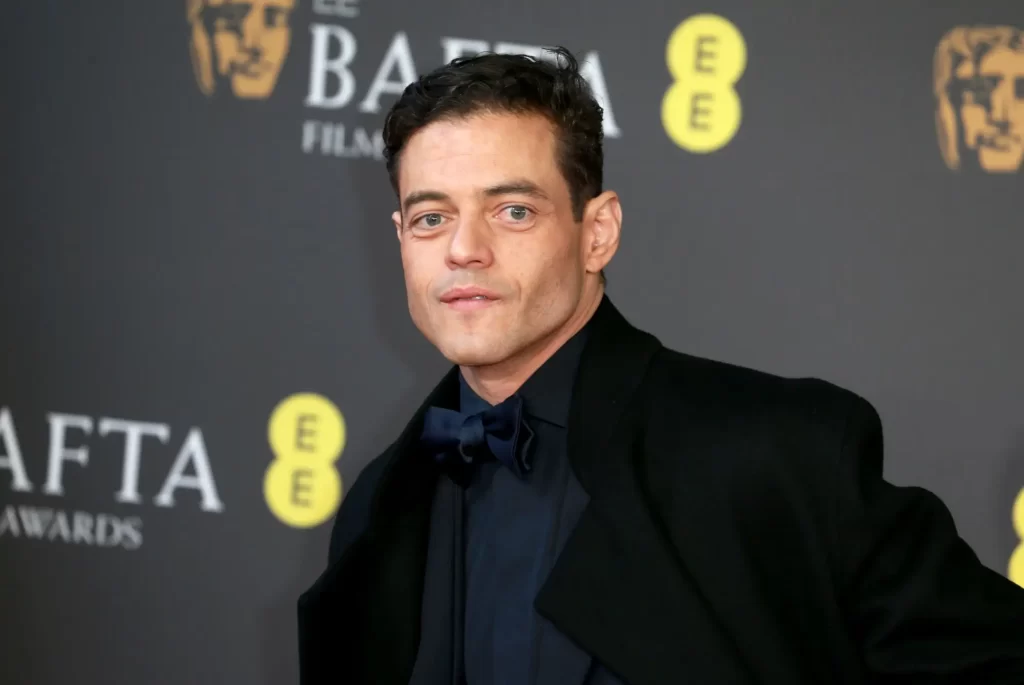 Rami Malek ako Freddie Mercury.